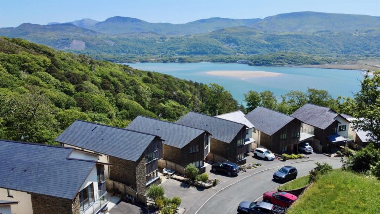 Barmouth, LL42