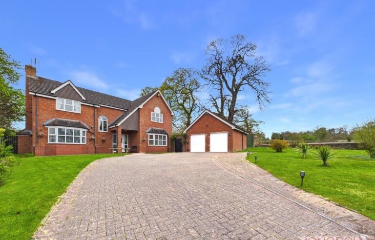 Summerhill Road, Summerhill, LL11