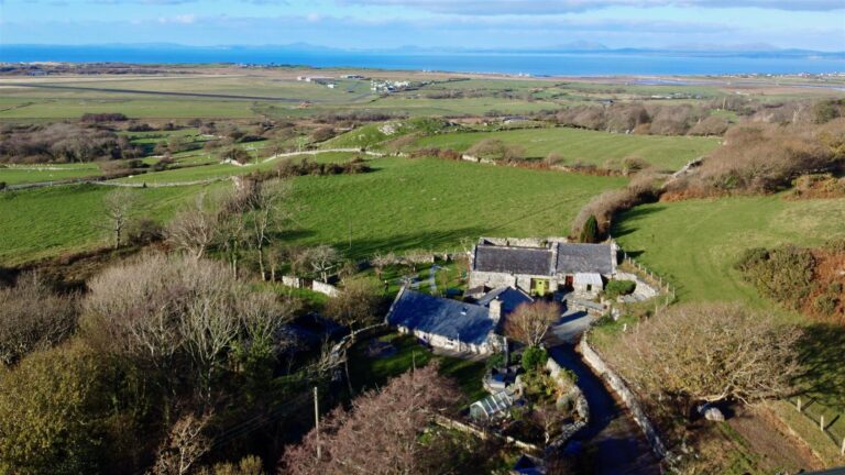 Llanbedr, LL45