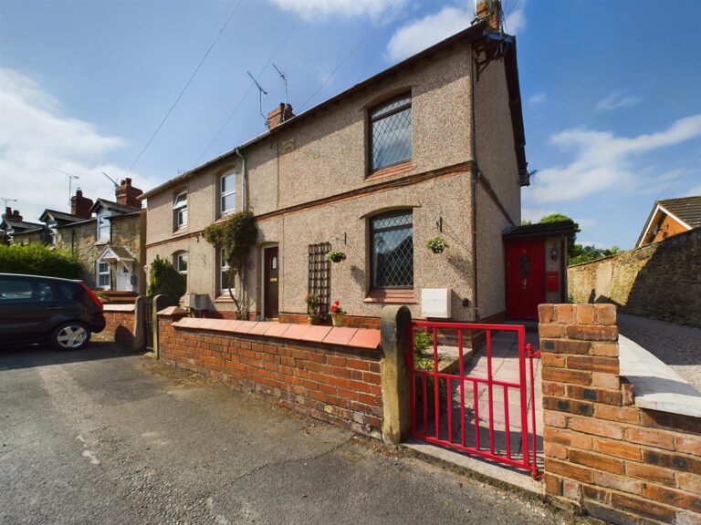 Hillock Lane, Gresford, LL12